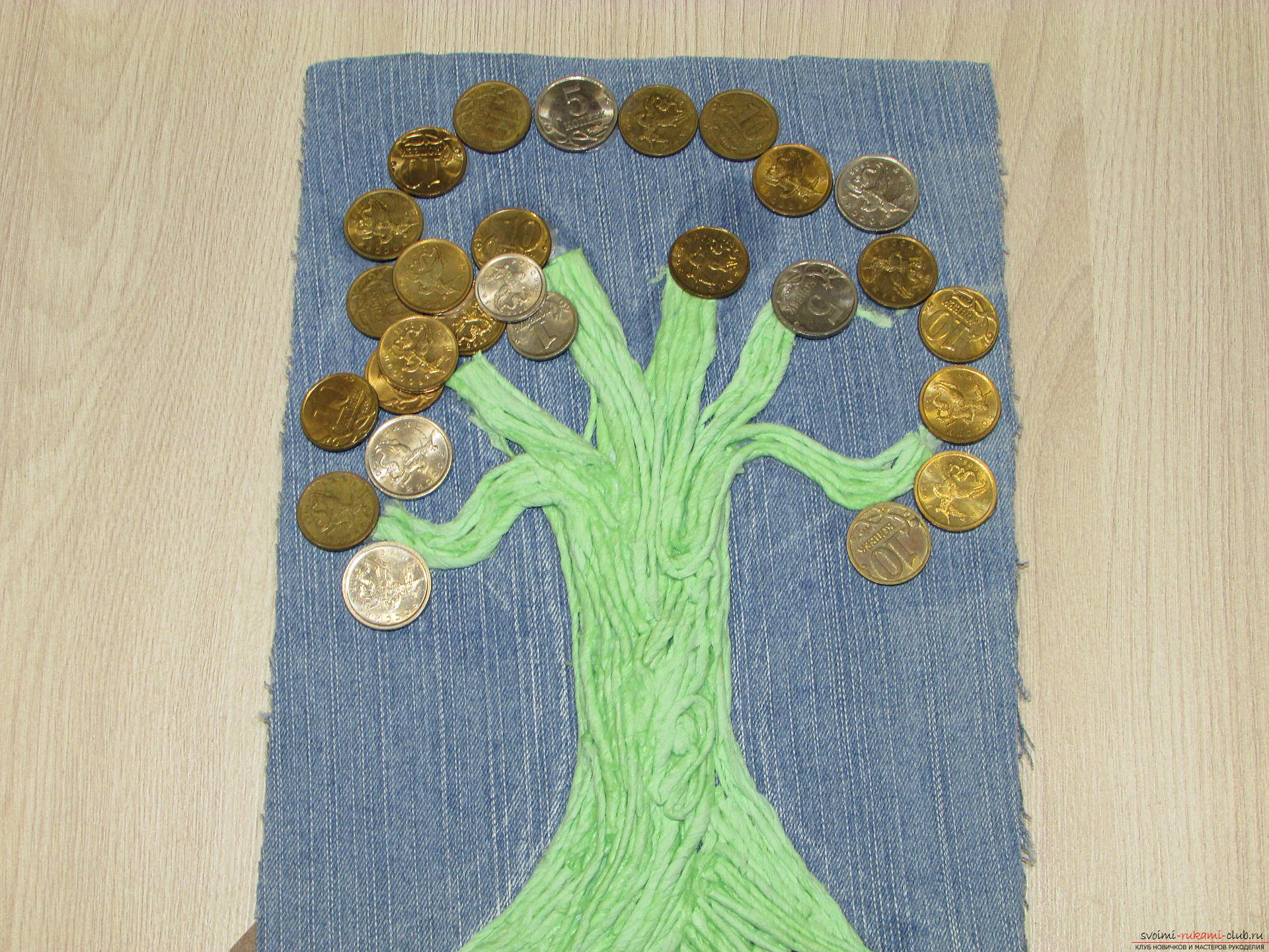 Мастер-класс покажет как сделать денежное дерево из монет своими руками.. Фото №10